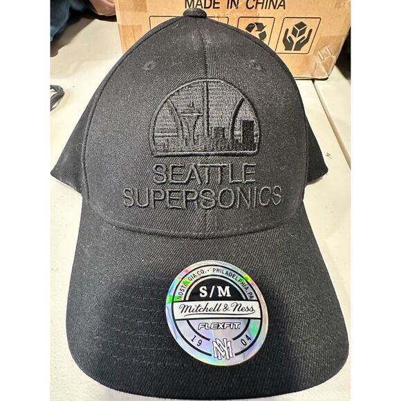 Mitchell & Ness Seattle SuperSonic NBA Black embroidered fitted hat, size S/M - Picture 1 of 6